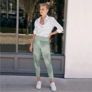 Athleta Nolita Slim Tapered Printed Crop Pants Size 4 Green Women’s